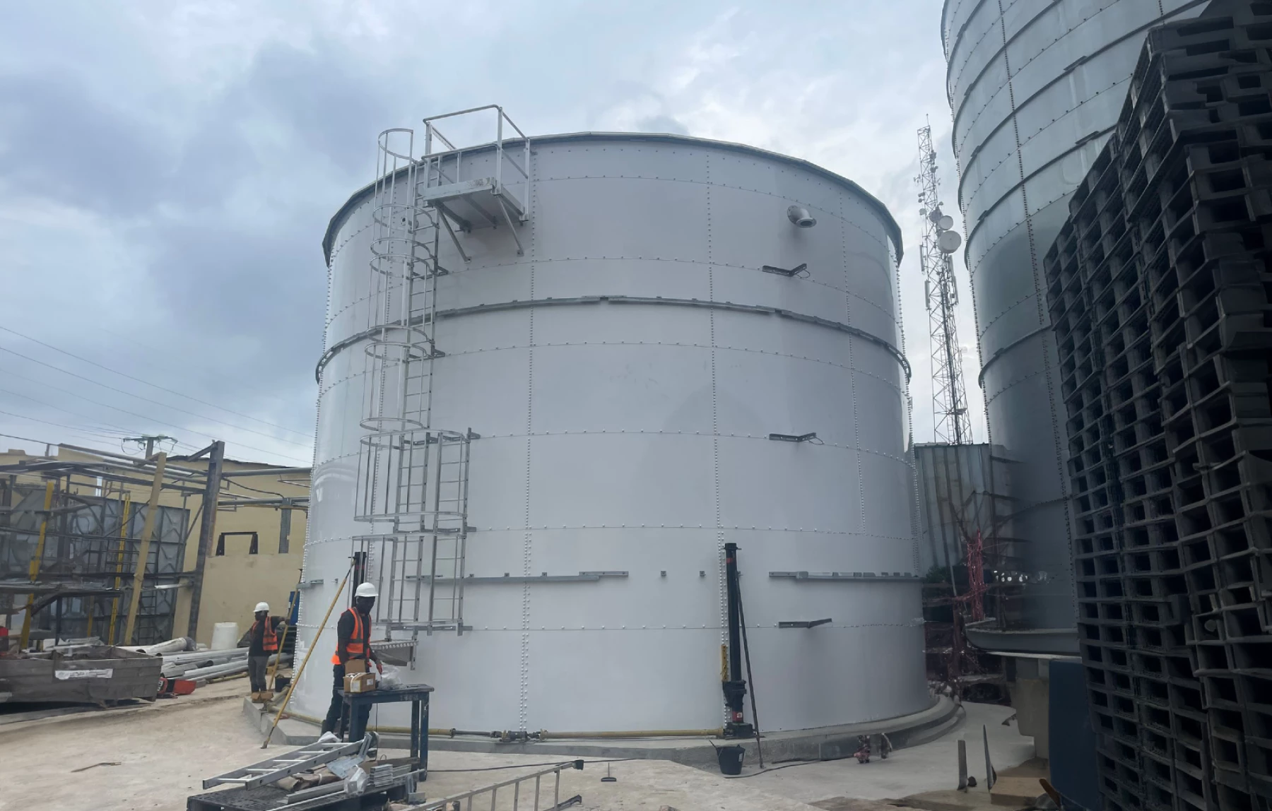 Almacenamiento de agua osmotizada y desmineralizada