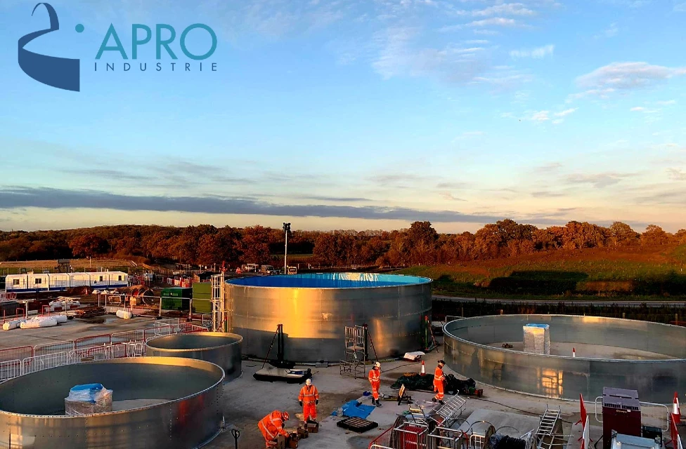 Tanque metálico atornillado vs hormigón: ¿qué solución elegir para la reserva de agua en las empresas?