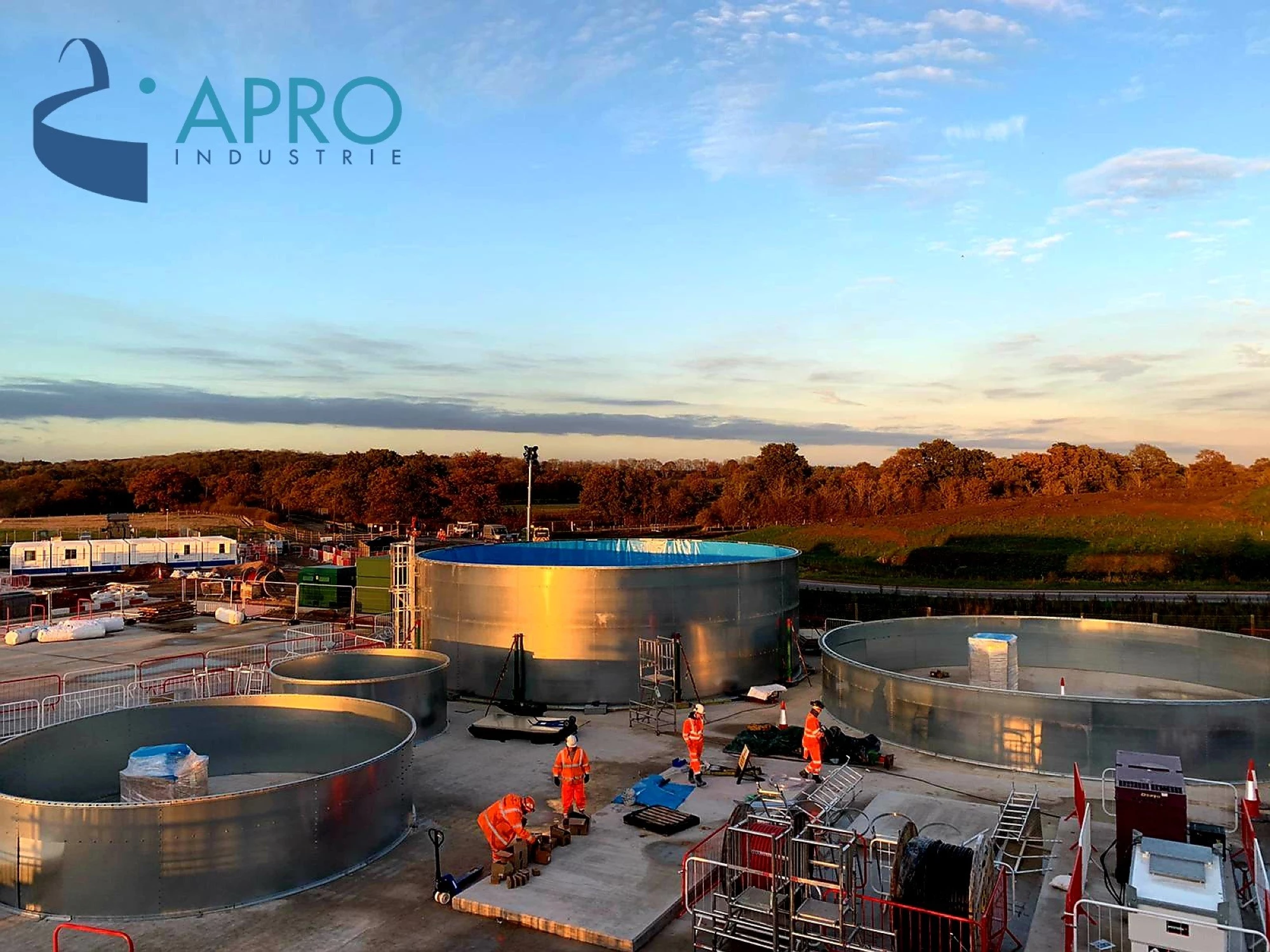 Tanque metálico atornillado vs hormigón: ¿qué solución elegir para la reserva de agua en las empresas?