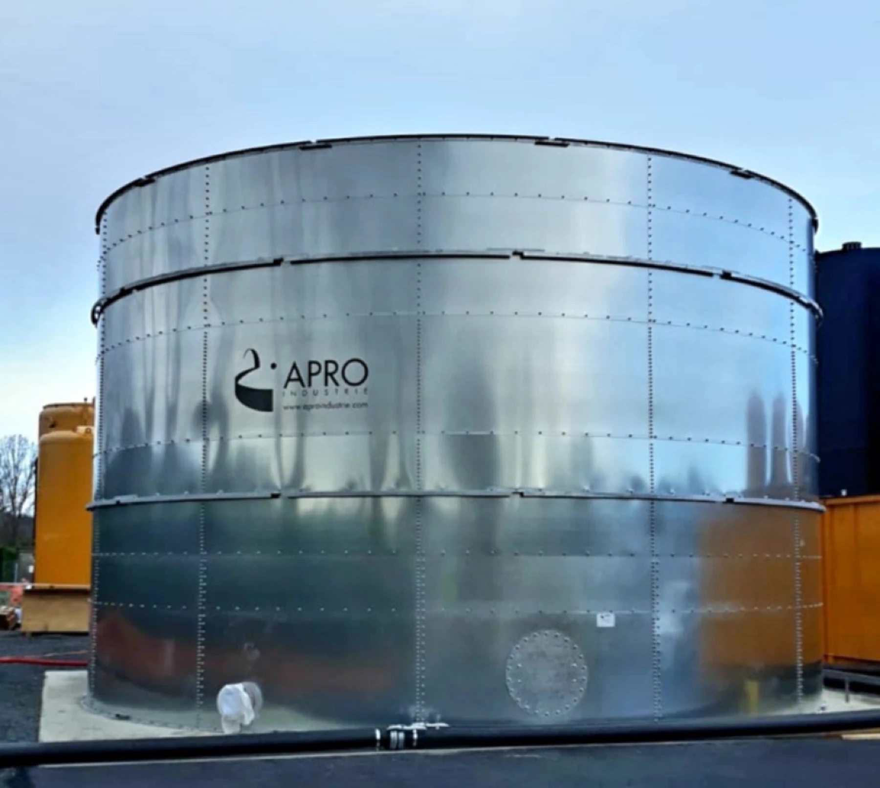 Almacenamiento de agua de recuperación de extinción o de aguas contaminadas