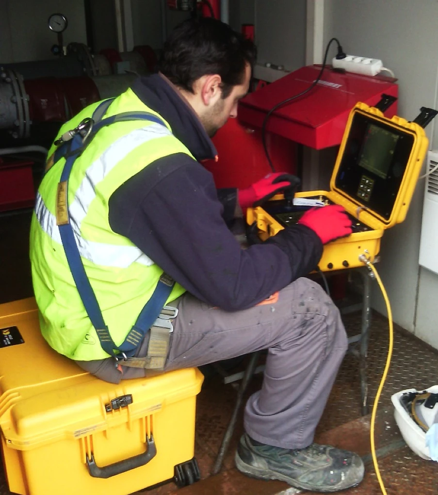 Inspección y limpieza con robot