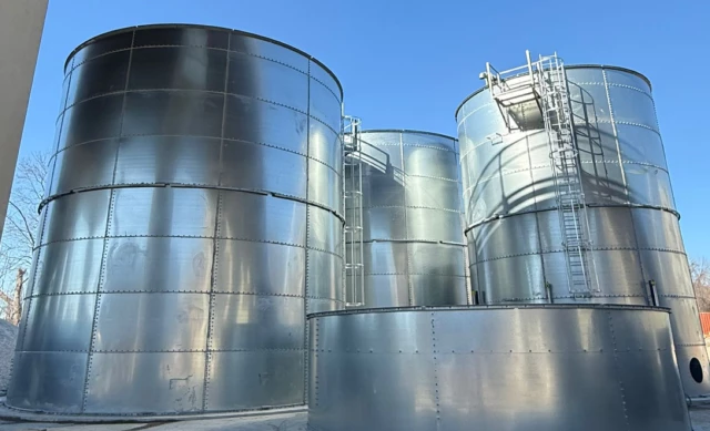 Depósitos destinados a la separación sólido-liquido en Manchester, USA