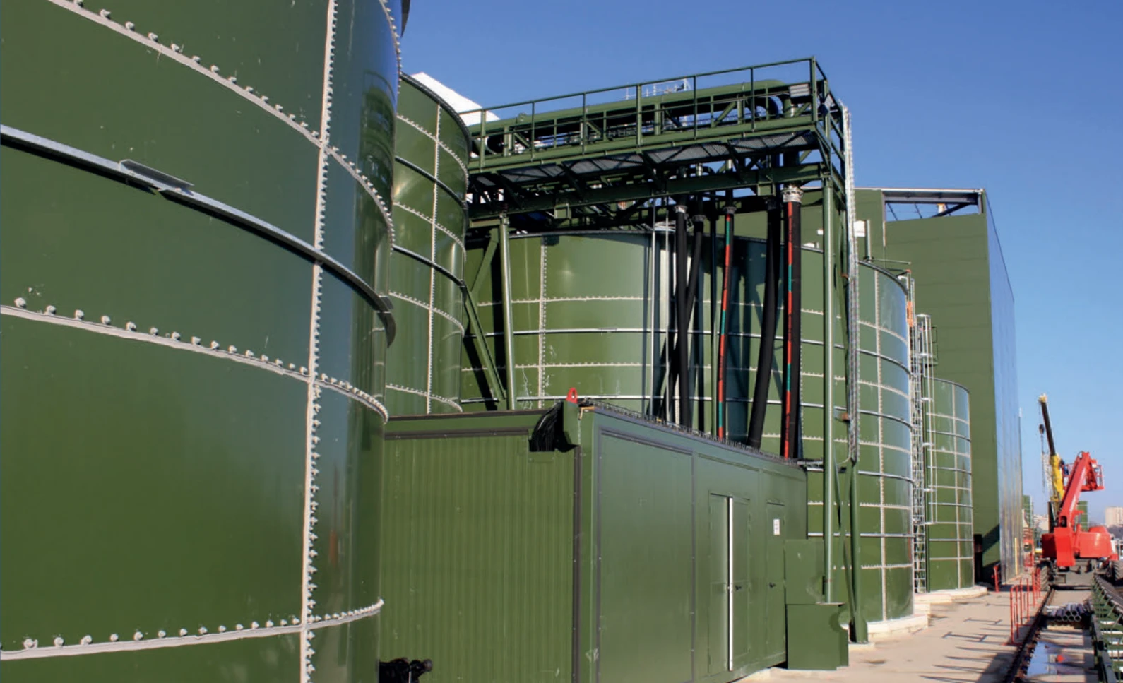 Réservoirs de stockage et de traitement des boues de forage